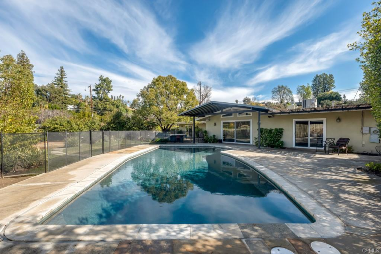 4561 Willens Ave. Woodland Hills